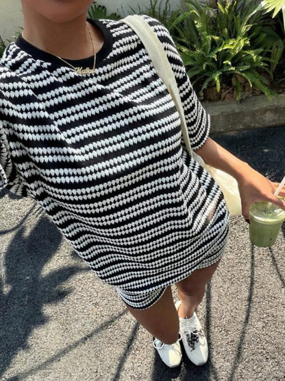👚 50% OFF NOW! 🌸 American Vintage 2-Piece Set – Striped Tee & High Waist Shorts – Soft, breathable & relaxed fit – perfect for summer days or casual outings 🩳✨